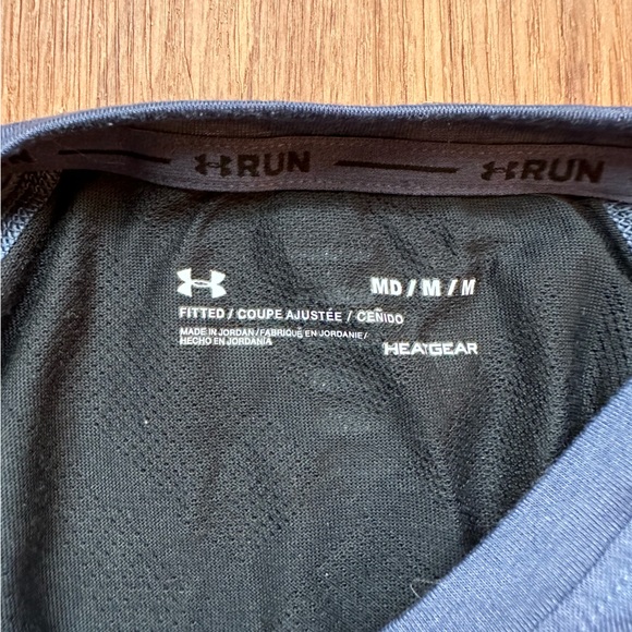 Under Armour Workout Shirt - Picture 3 of 3